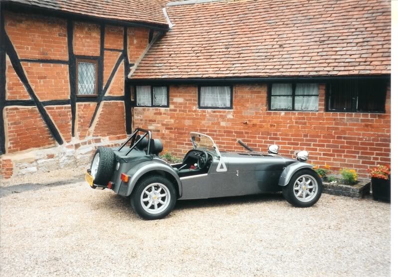 Caterham2_37ec3a40b6b09589c0c5763395582e31e4764dc7.jpg