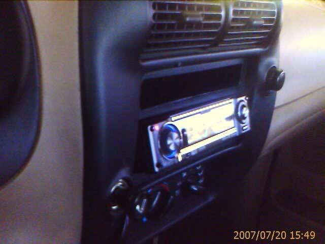 CDPlayer_Side_80f19820a70a0a9f4bcf42d1b0ff827107eeb160.jpg