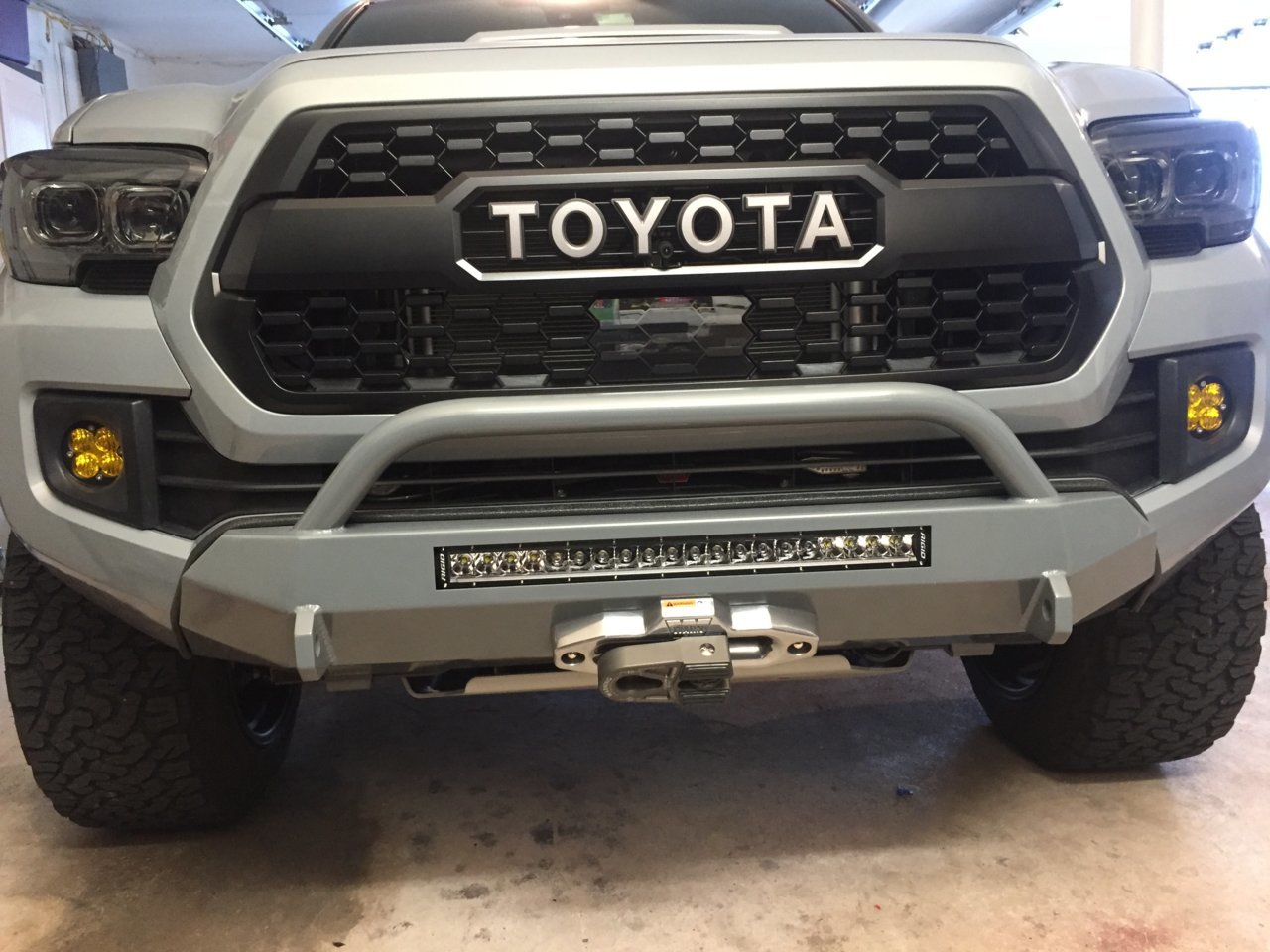 Cement grey SSO bumper warn winch.jpg