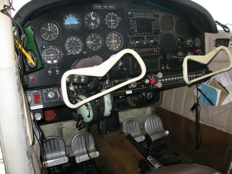 Cessnacockpit_a6d0d2f60ab2a21e8a1c8d50b2570a12e836e8e5.jpg