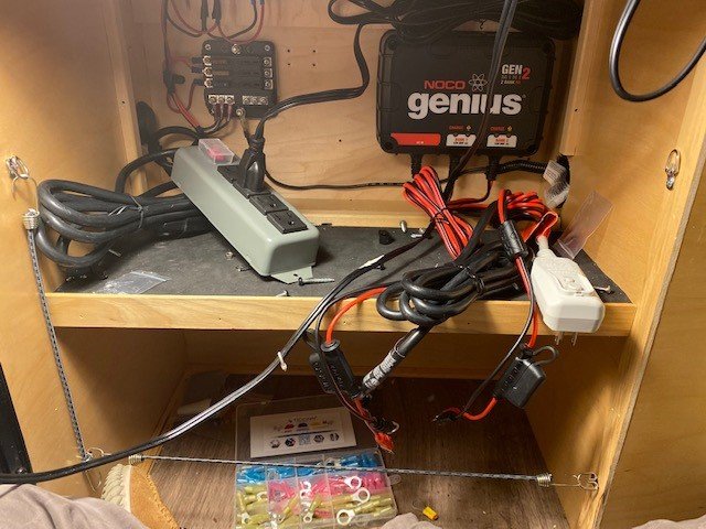charger and fuse block.jpg