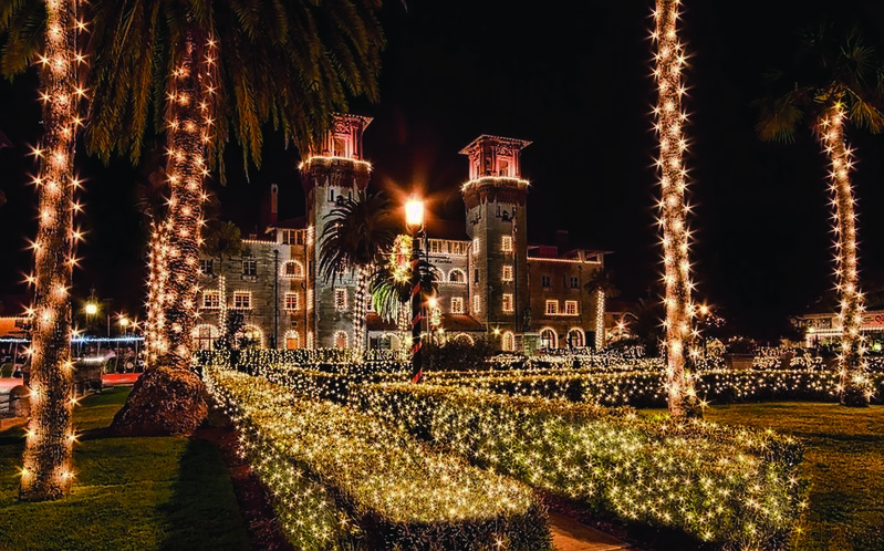 CheapTickets-St-Augustine-Christmas-lights.jpg