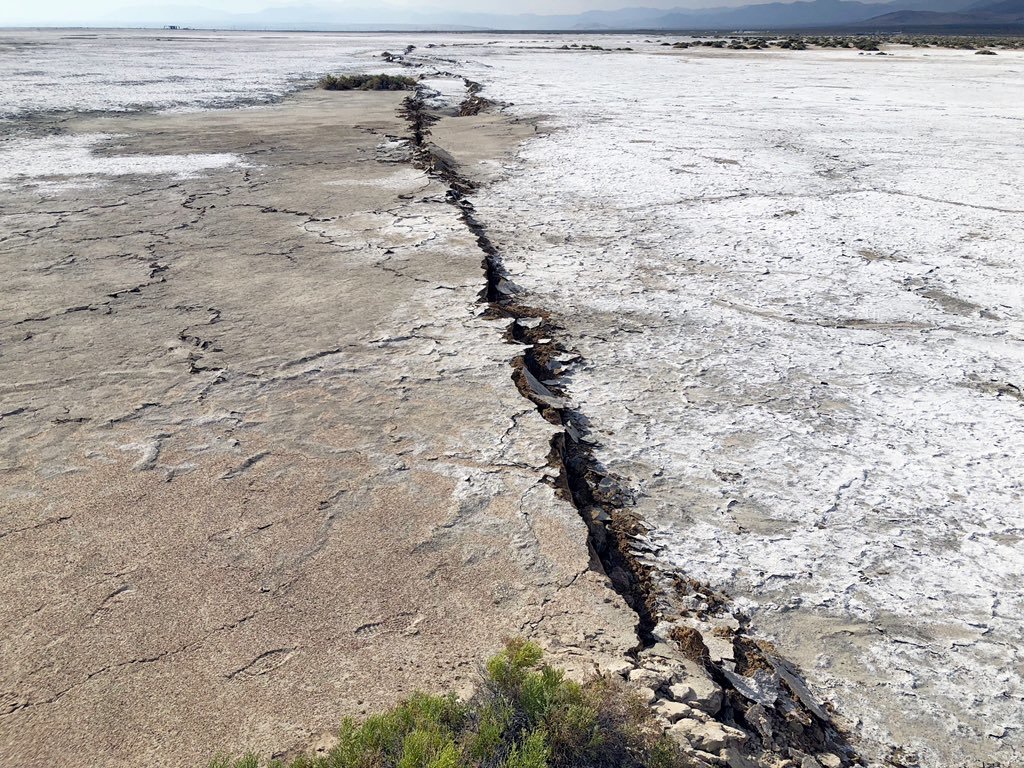 CLEQLakebedCrackGround.jpg