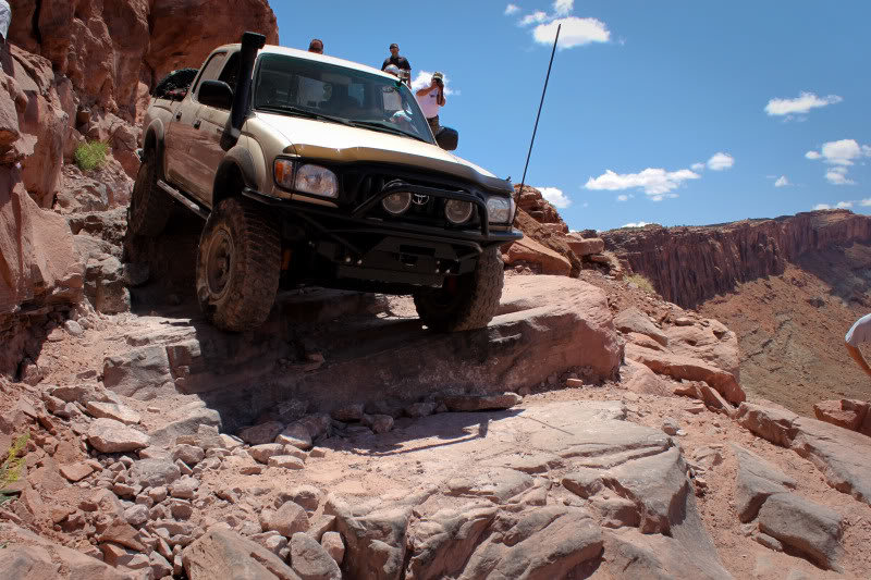 Cliffhanger-120_2ca80077a7d5d31186ab7c9854e8add13d6e2896.jpg