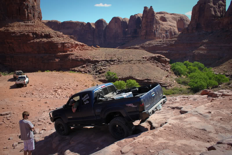 Cliffhanger-17_567a4b64a9a1d731d35170e810a5d664452d5520.jpg