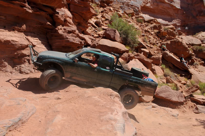 Cliffhanger-51_2d72bcb9497af8b391fcc4baa859f2a52b285064.jpg