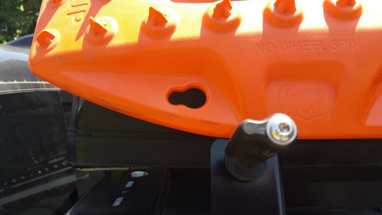 Close up of Useless Maxtrax Mount.jpg