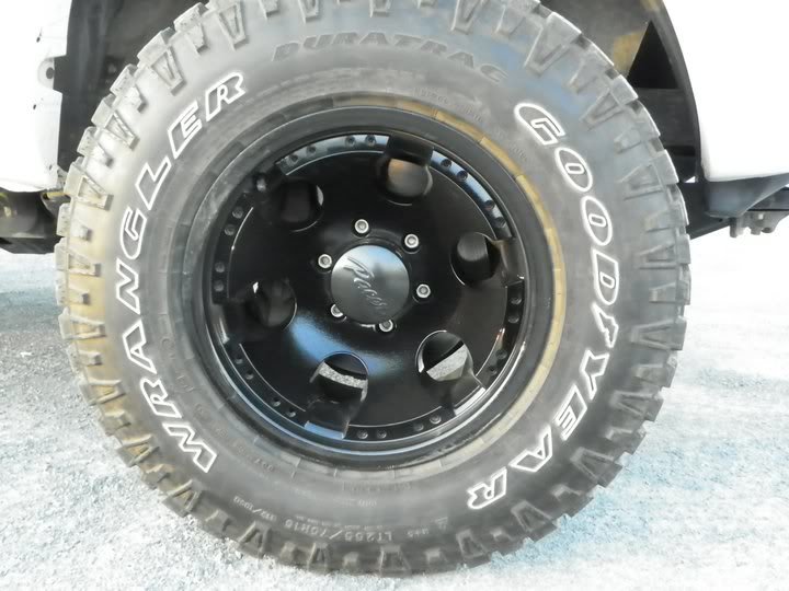 Closeupofwheels_7486812ac81275ecc6977b695fbc9f6f616b275b.jpg
