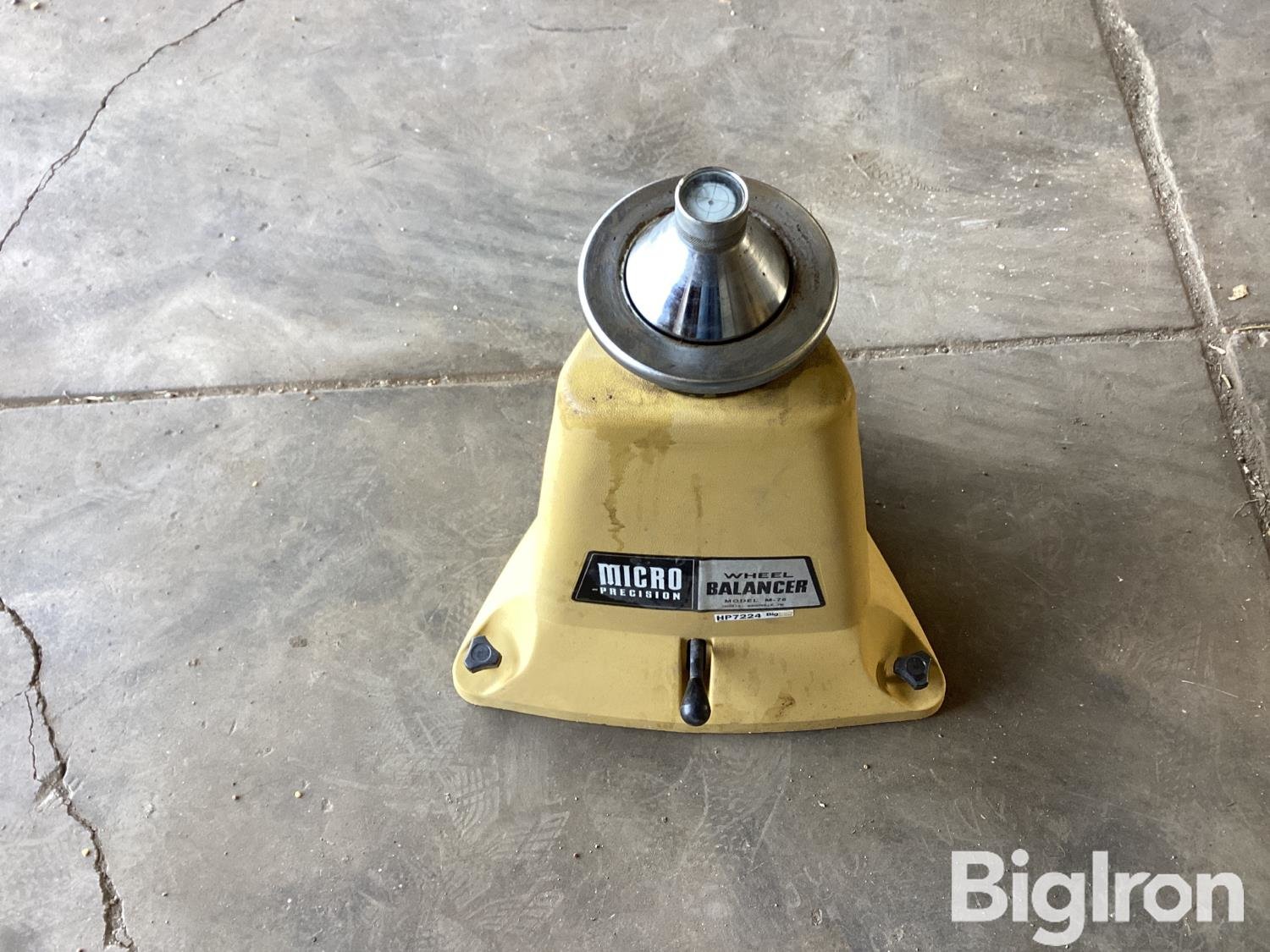 coatsmicroprecisionm-76wheelbalancer_eaa7fd01601b4508b3cab3ee625ed4ec.jpg