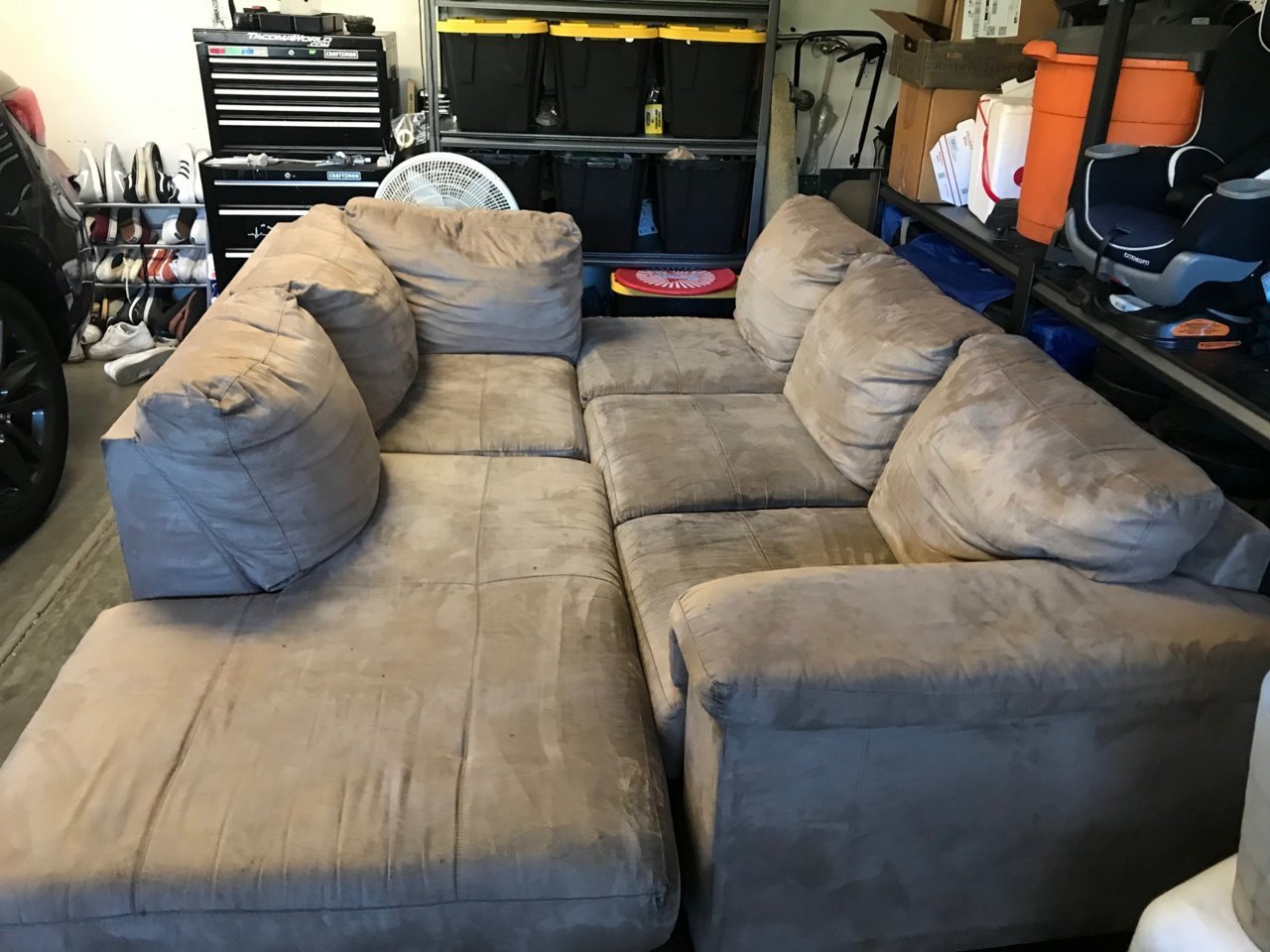 Couch1.jpg