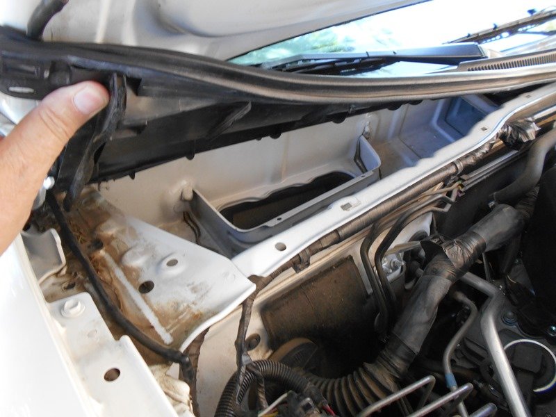 Cowl vent opening.jpg