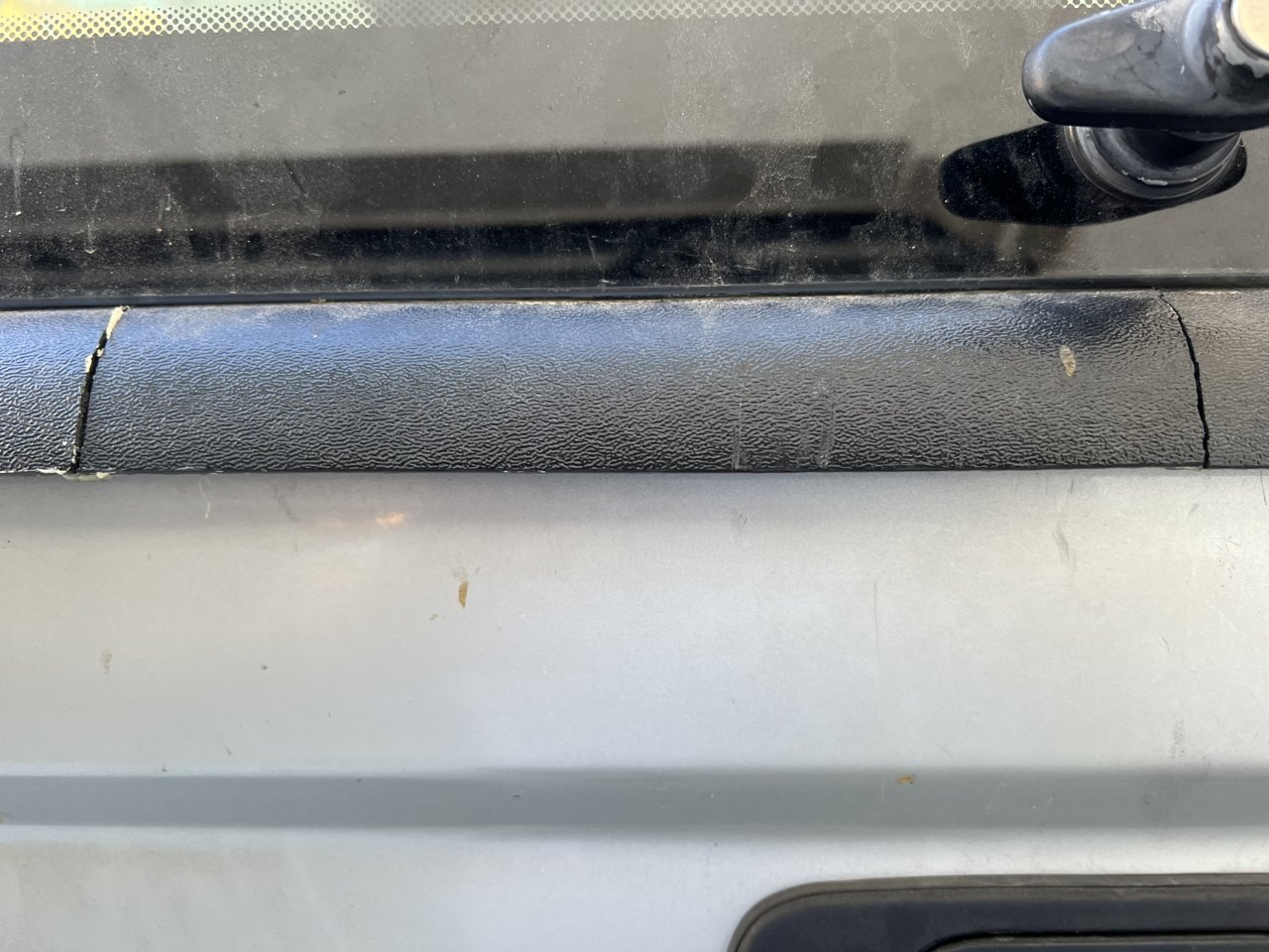crack in molding.jpg