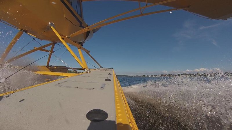 Cub seaplane splash.jpg