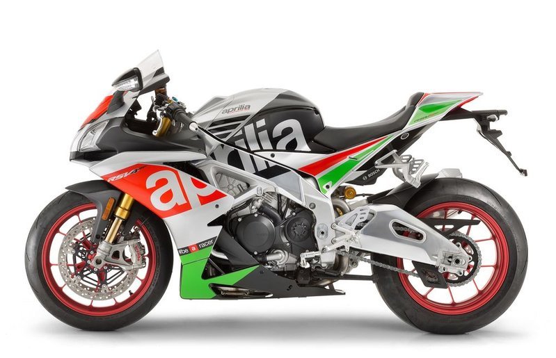 cw1016-2017-aprilia-rsv4-tuono-first-look-image-02-1.jpg