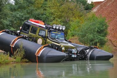 d24293d91e3fcea88e074d70569d50cf--pontoons-expedition-vehicle.jpg