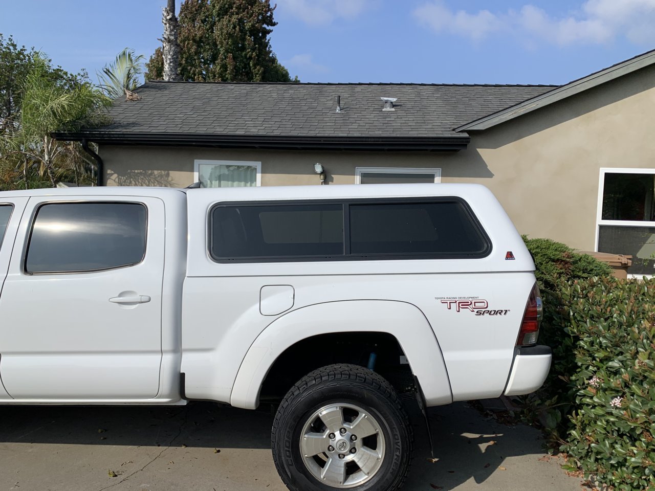 White 2nd gen long bed Leer 100r shell for sale (SoCal) SOLD | Tacoma World