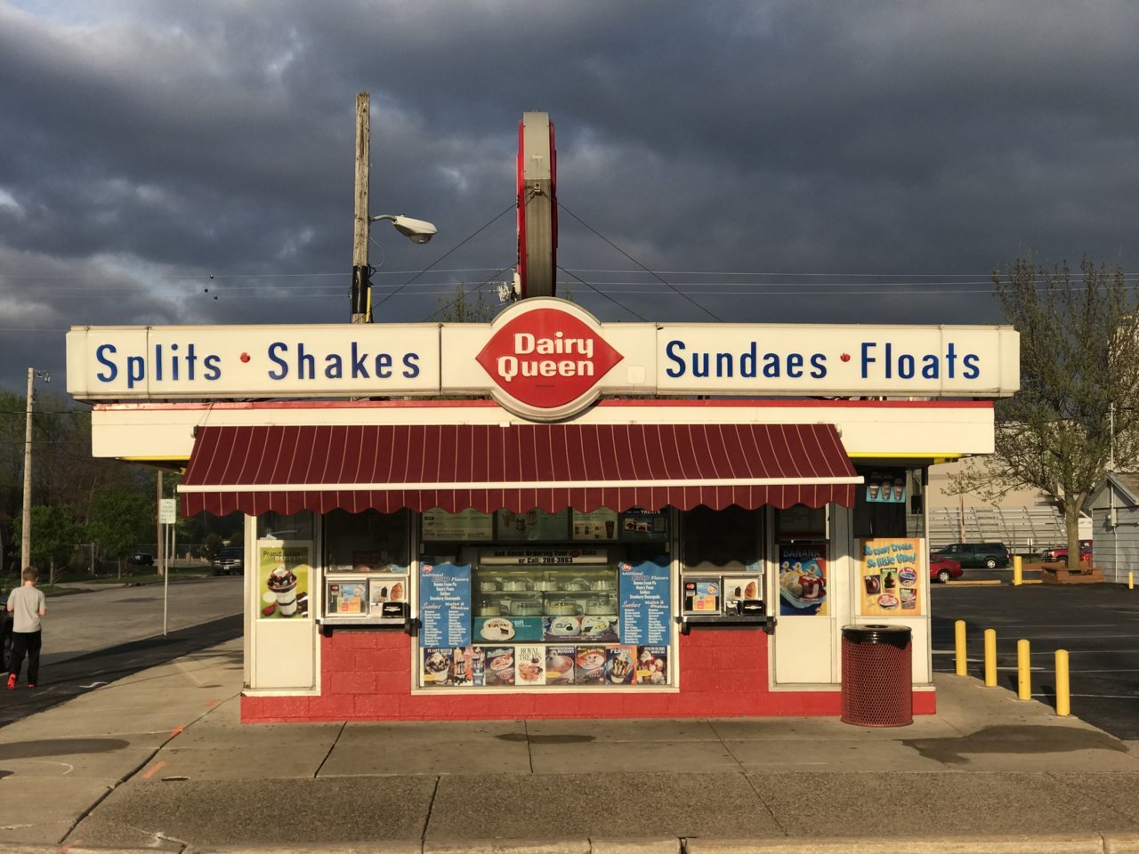 dairy-queen-in-rochester-minnesota-on-may-9-2018-news-photo-1579735439.jpg