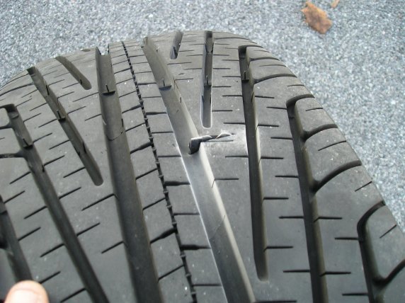 DamagedTire02_4c870c9411b7dd819f876b3bab4bb7175e64c7f5.jpg