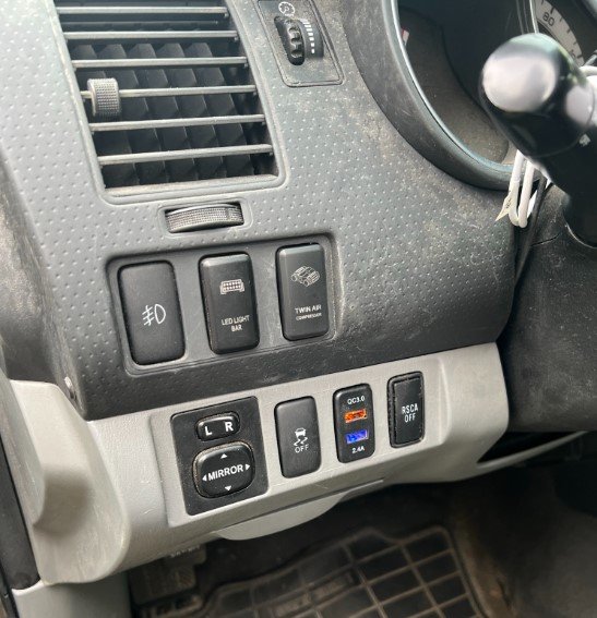 dash switch.jpg