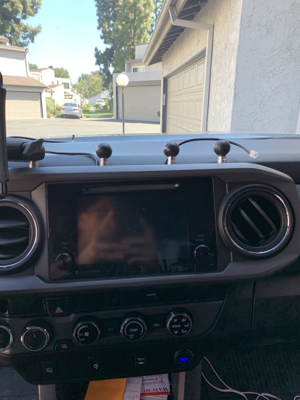 DashMount2.jpg