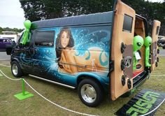 dc2cd56ce3a13c000412a155d08efe46--painted-vans-custom-vans.jpg