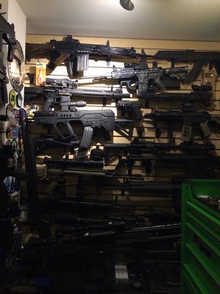 DEC GUNS 006.jpg