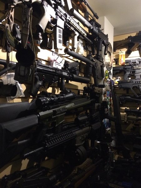 DEC GUNS 007.jpg
