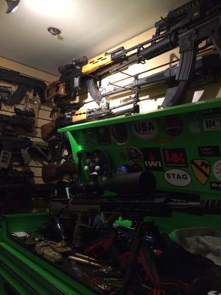 DEC GUNS 008.jpg