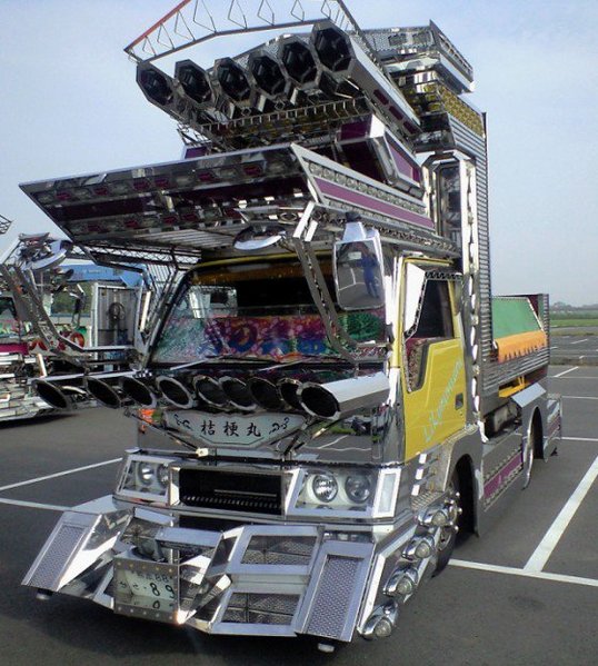 Dekotora-Art-Truck-e1288758283496.jpg