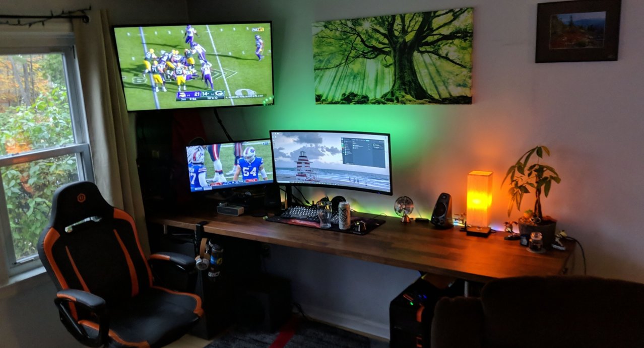 Desk.jpg