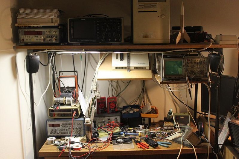 desk1.jpg