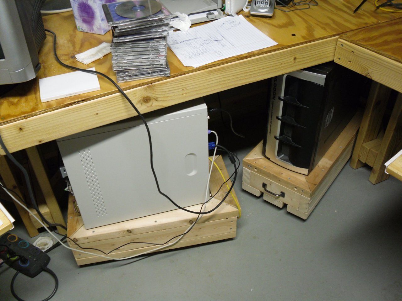 DeskRecessedLegs.jpg