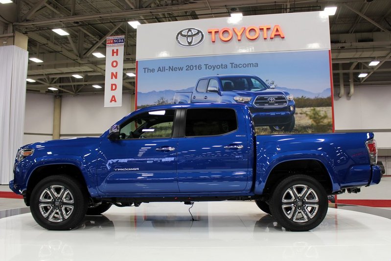DFWAutoShow-2016-Toyota-Tacoma-TheFlashList-2000.jpg