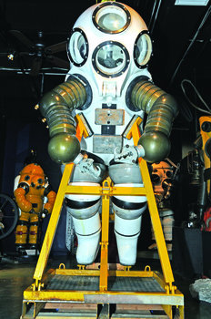 Divers_Deepwater-suit.jpg