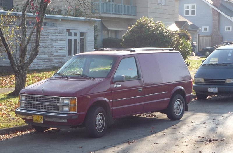 dodge-caravan-1985-4.jpg