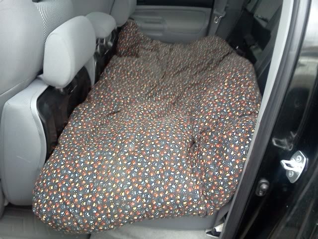 dogbed_414f2ff1f4532a5b3f860062d7b7254c8bcccff4.jpg