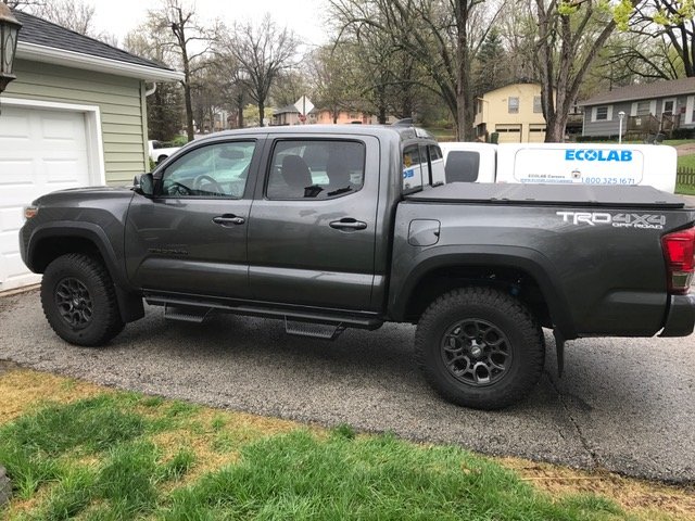 Driver side full view SR Dark Alloy wheels.jpg