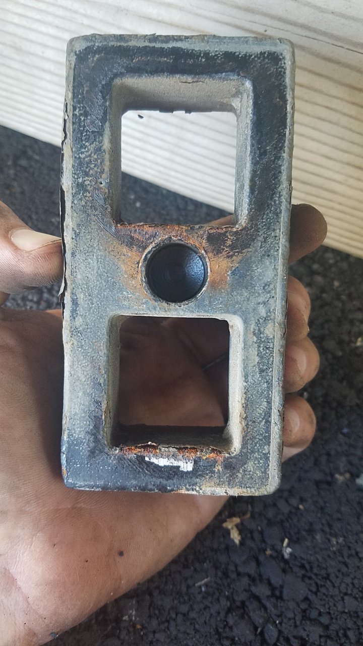 Driver side lift block.jpg