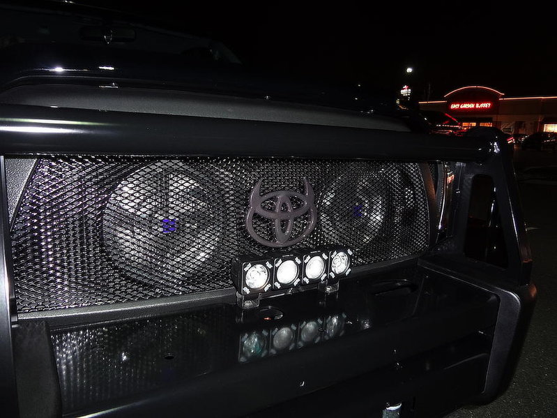 Black magic - auxiliary headlamps in a black design by HELLA 