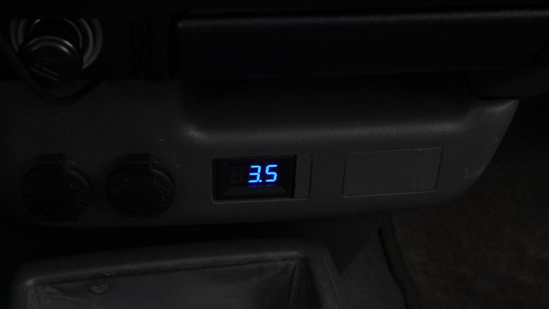 DROK Digital Voltage Temperature Monitor, Car Charger USB Charge for Car  Battery Voltmeter Thermometer 12V 24V