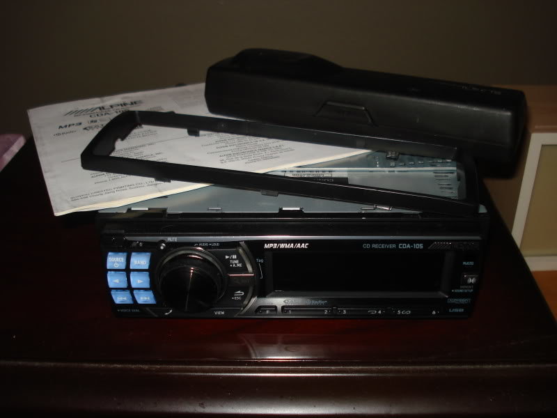 Alpine CDA105 MP3/WMA/iPod USB Head Unit World