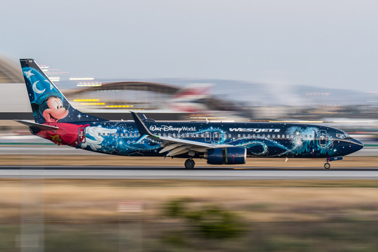 DSC_2235-2-WestJet 737.jpg