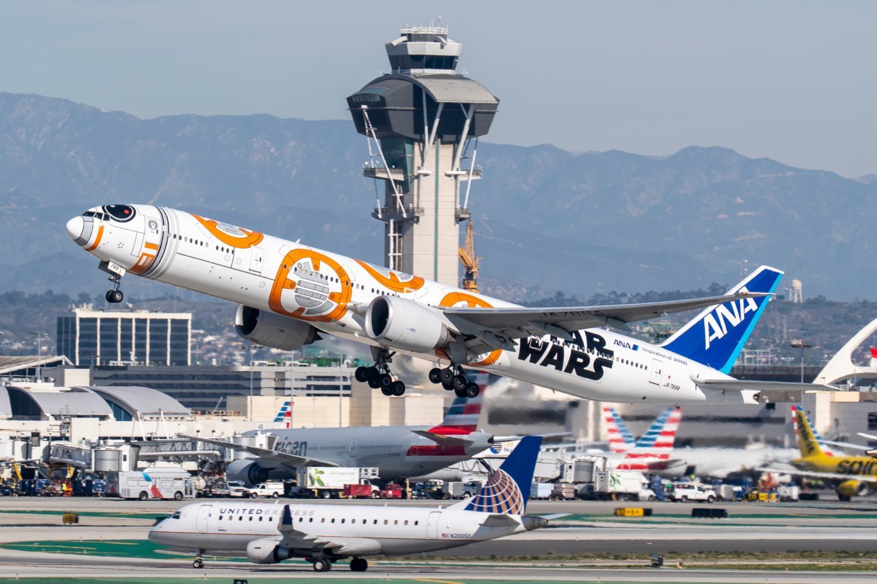 DSC_6715-ANA 77W BB8_wm.jpg