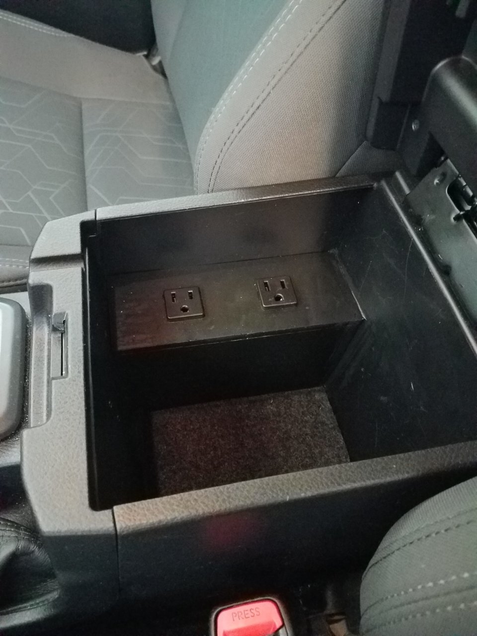 DualOutletInConsole.jpg