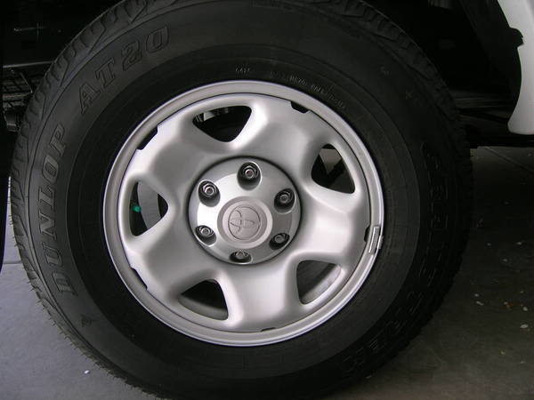 Dunlop_AT20_P24575R16_with_sensors_7ca43a5fbcbc216deba8cefb69a09a048ff40044.jpg