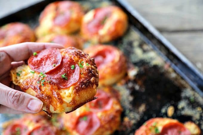 easy-pepperoni-pizza-bialys-2-680x453.jpg