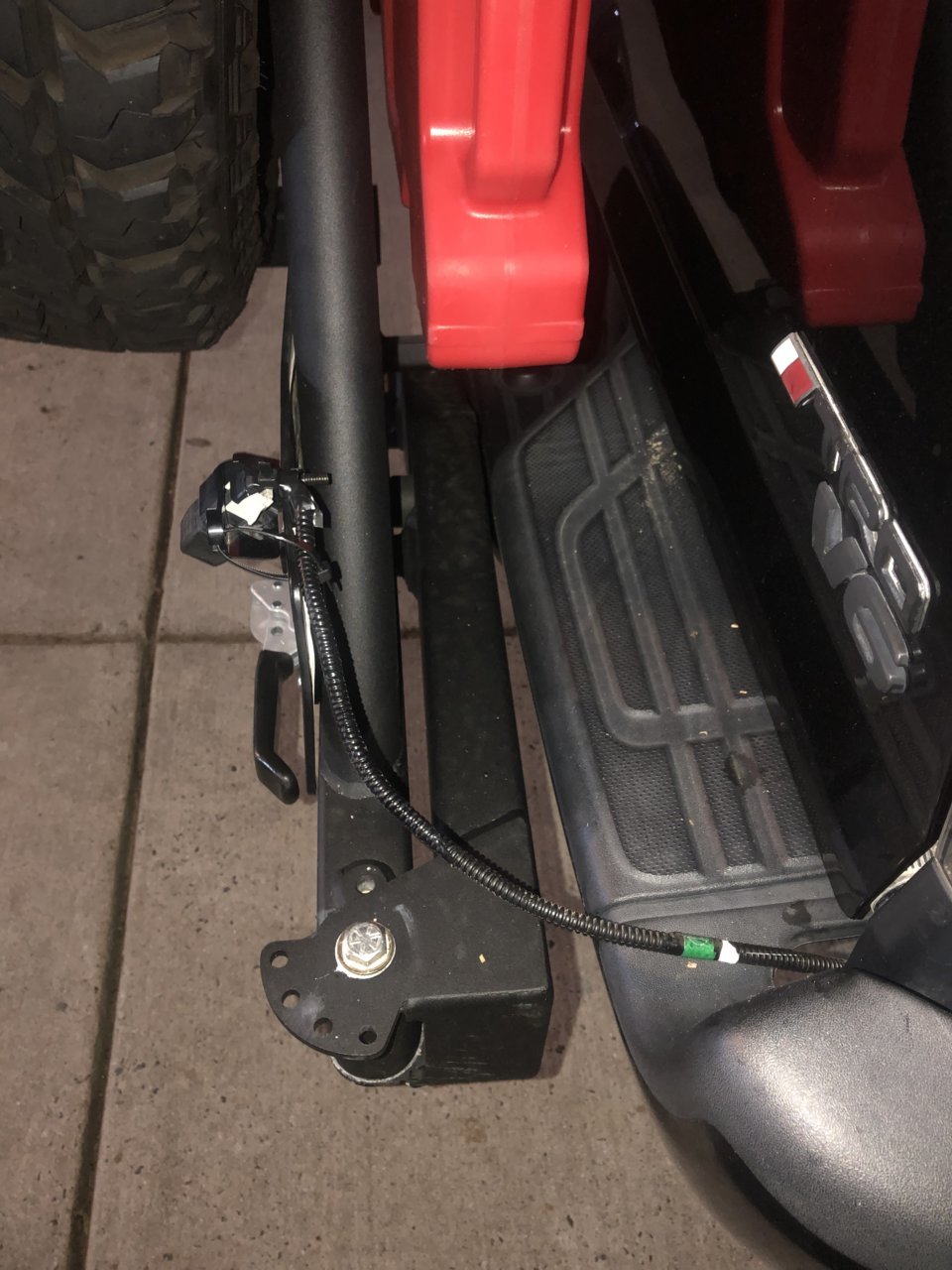 Hitch Mounted Swing Out Spare Tire Carrier