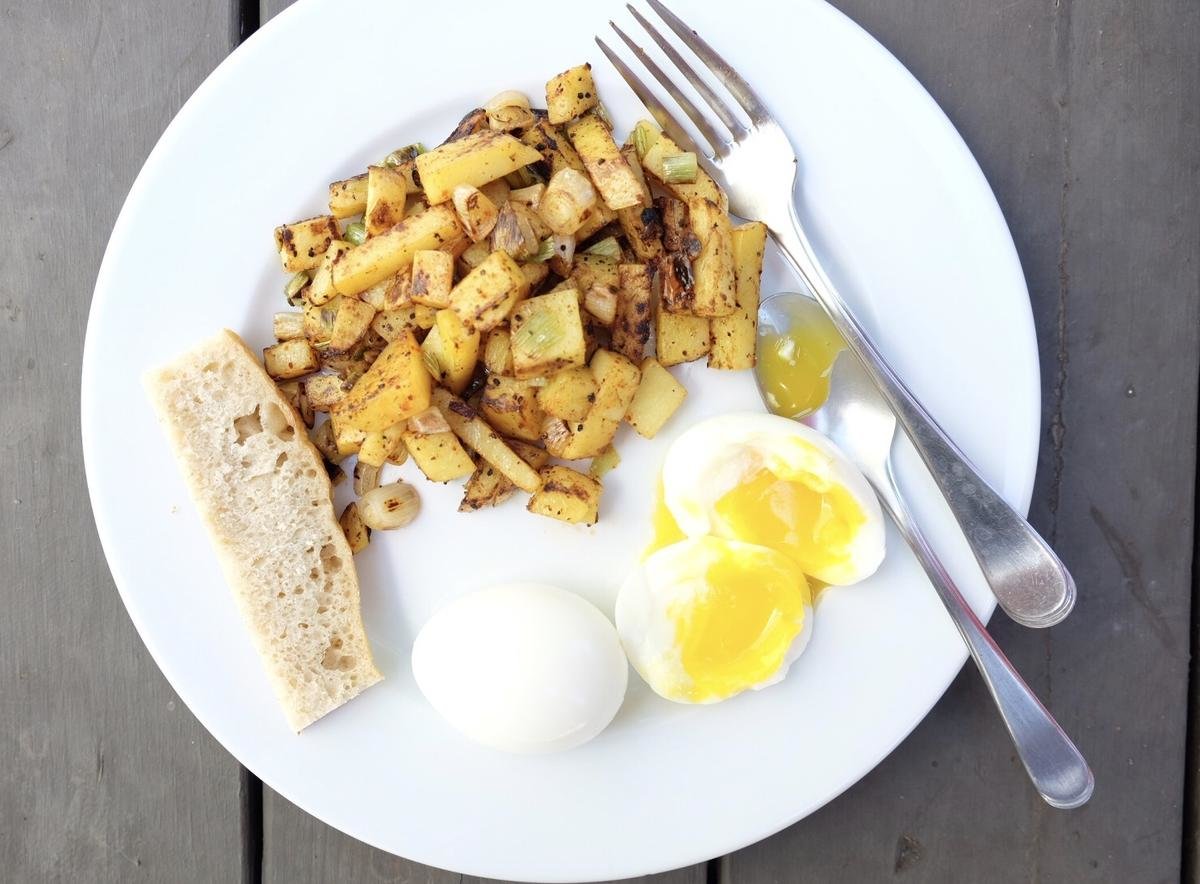 eggs and tots.jpg
