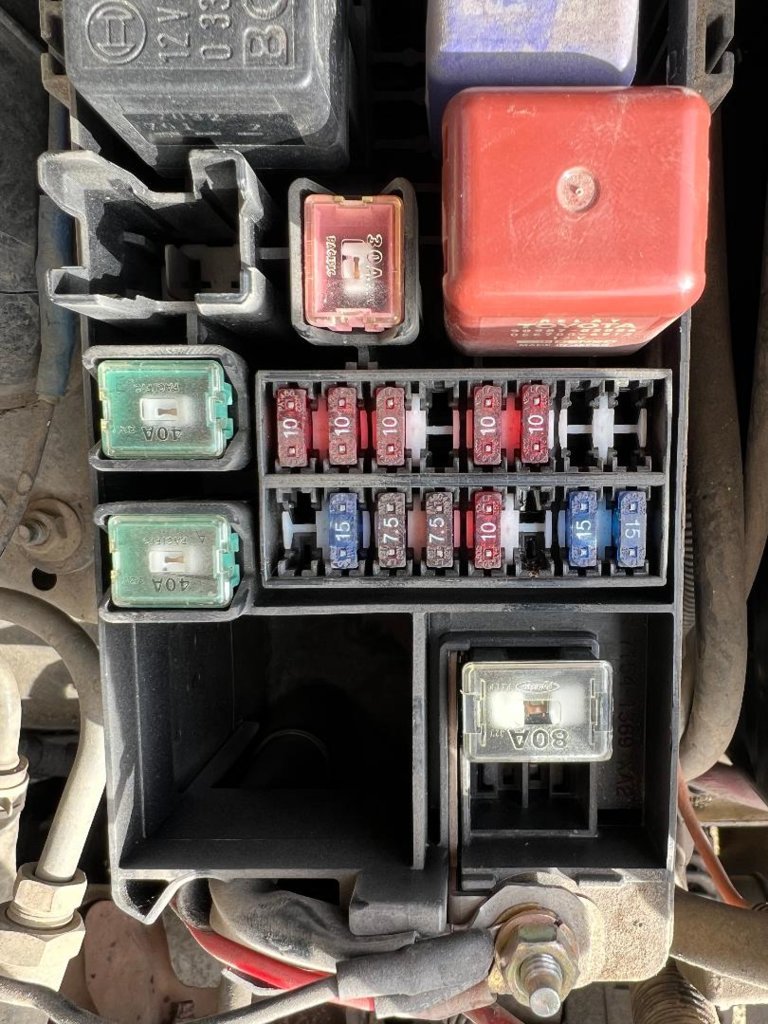 engine fuse box2.jpg