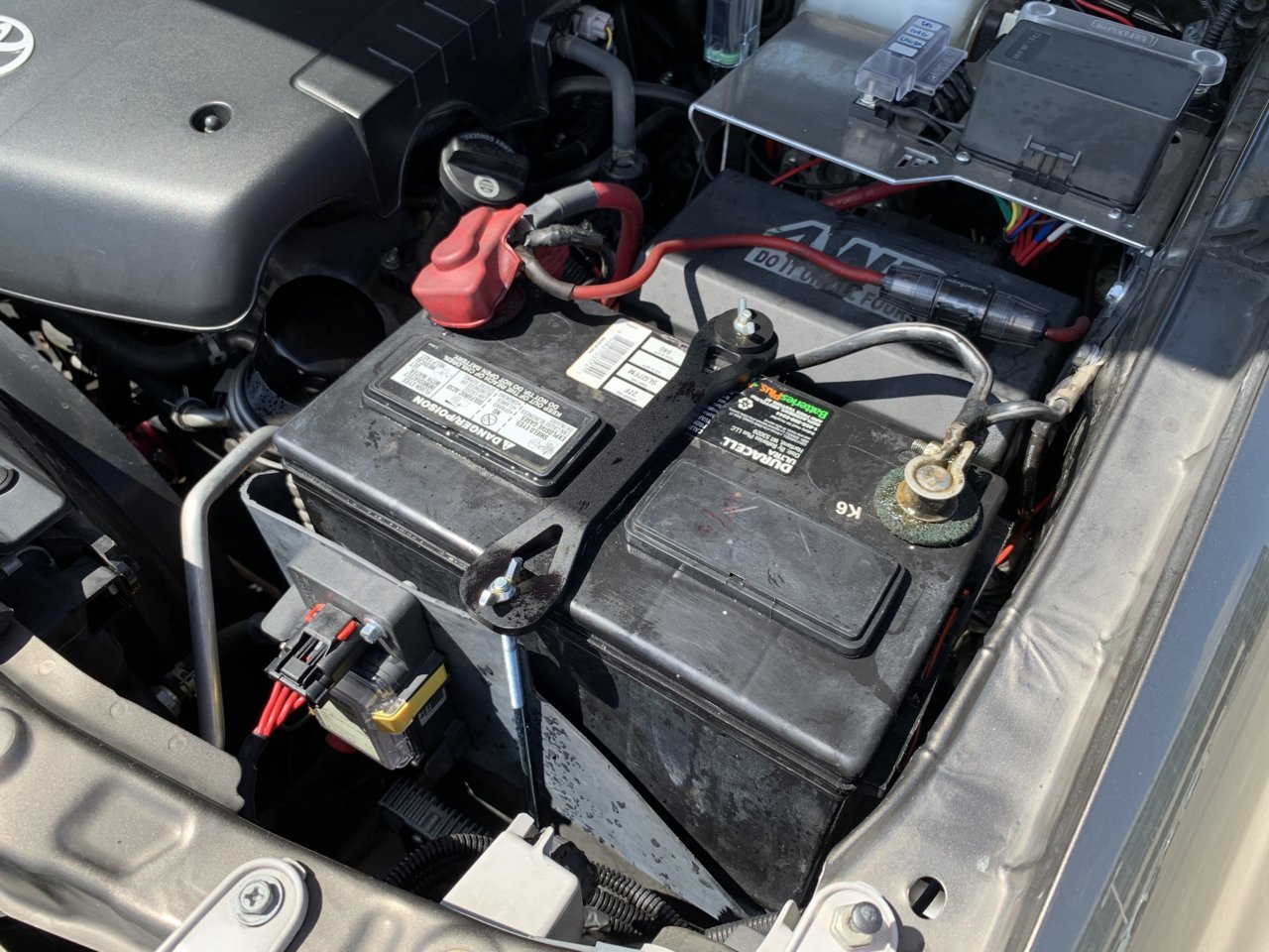 enginebay-batt.jpg